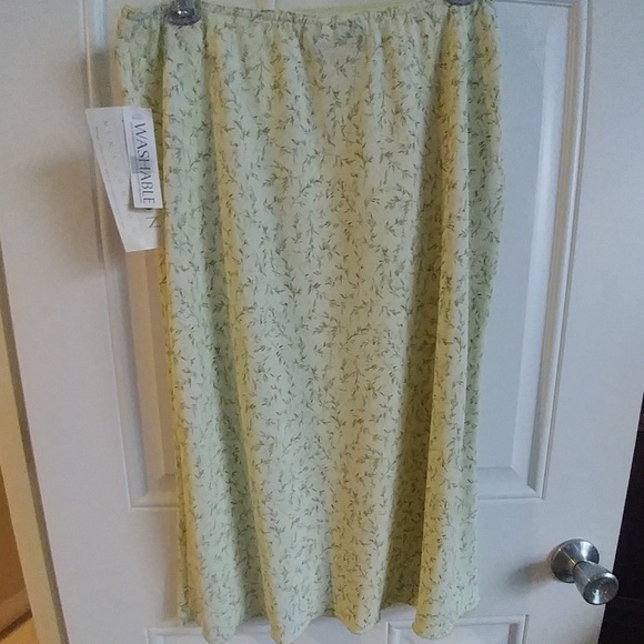 Mid length green & yellow print skirt XL Norton - Picture 3 of 5